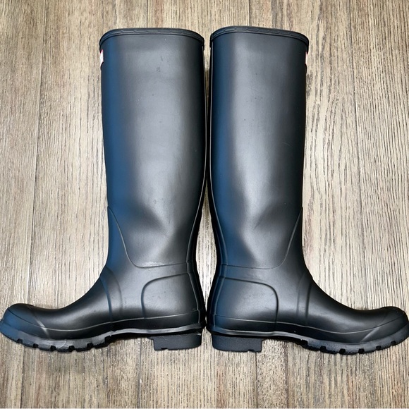 Hunter Women’s Original Matte Tour Buckle Strap Rain Boots - Picture 8 of 14
